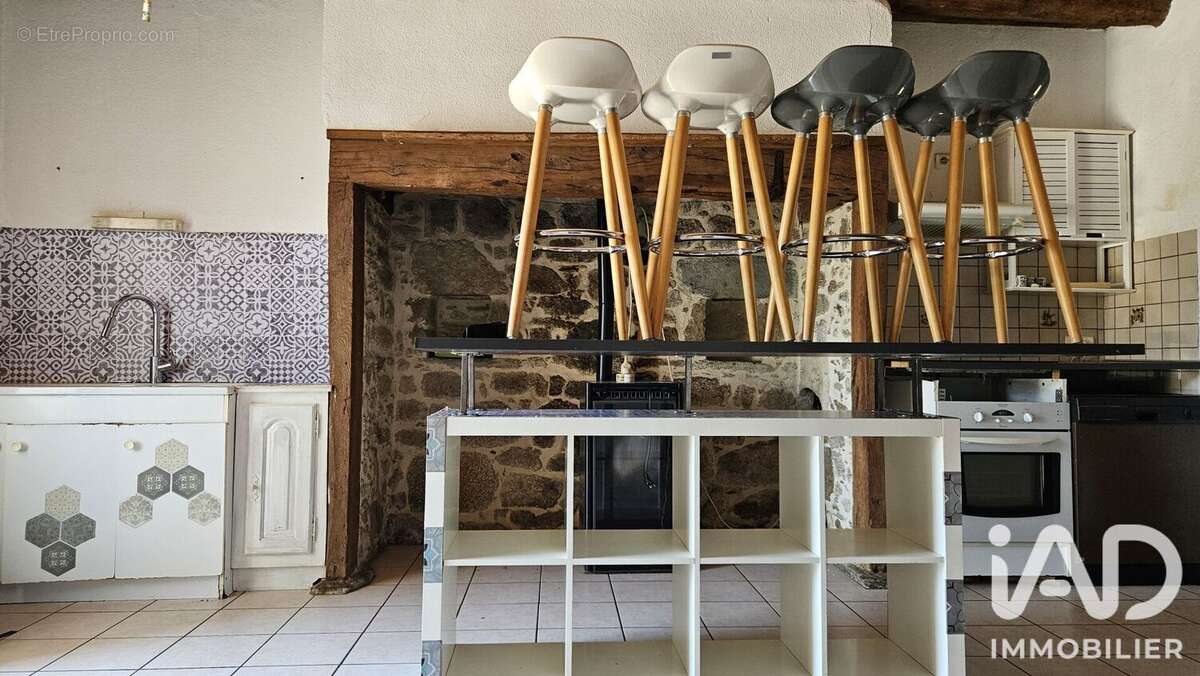 Maison 64 m² à Cassaniouze  - photo 3