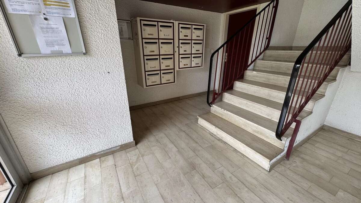 Appartement à SAINT-LAURENT-DU-VAR