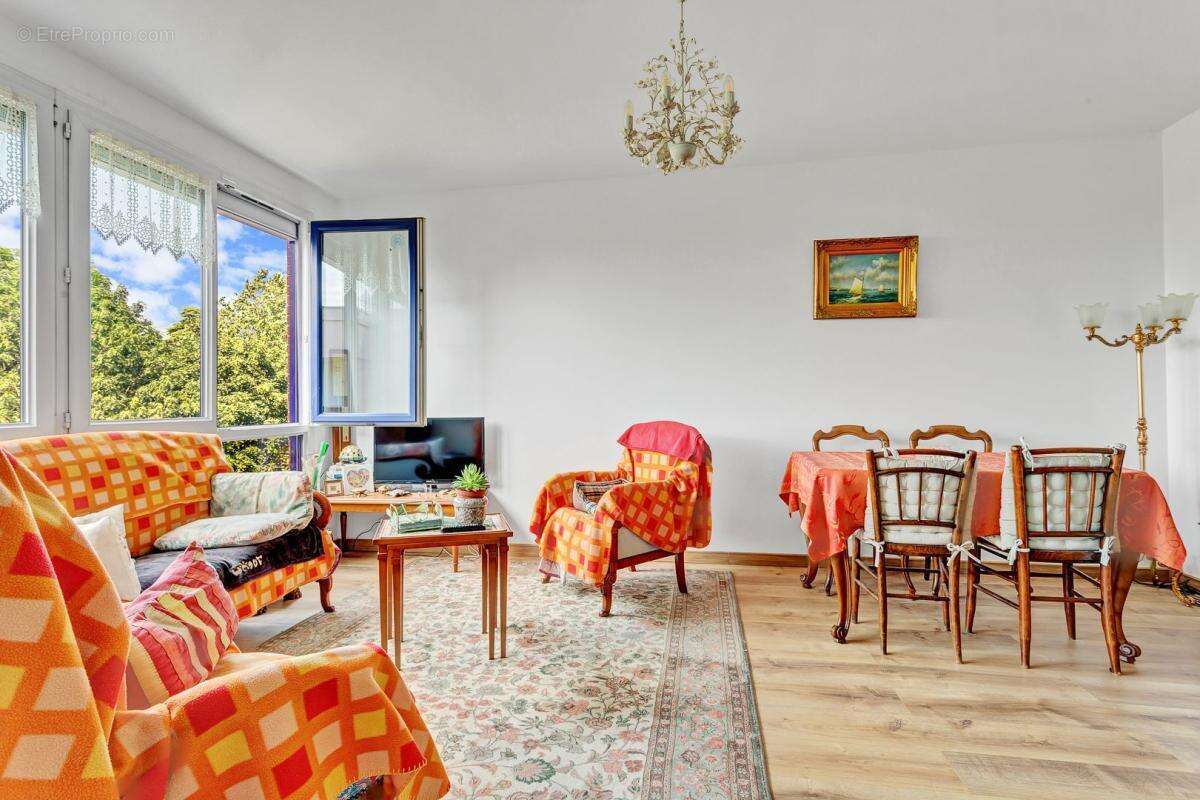 Appartement Crosne 3 pièces de 71.96 m² - Parking - photo 3