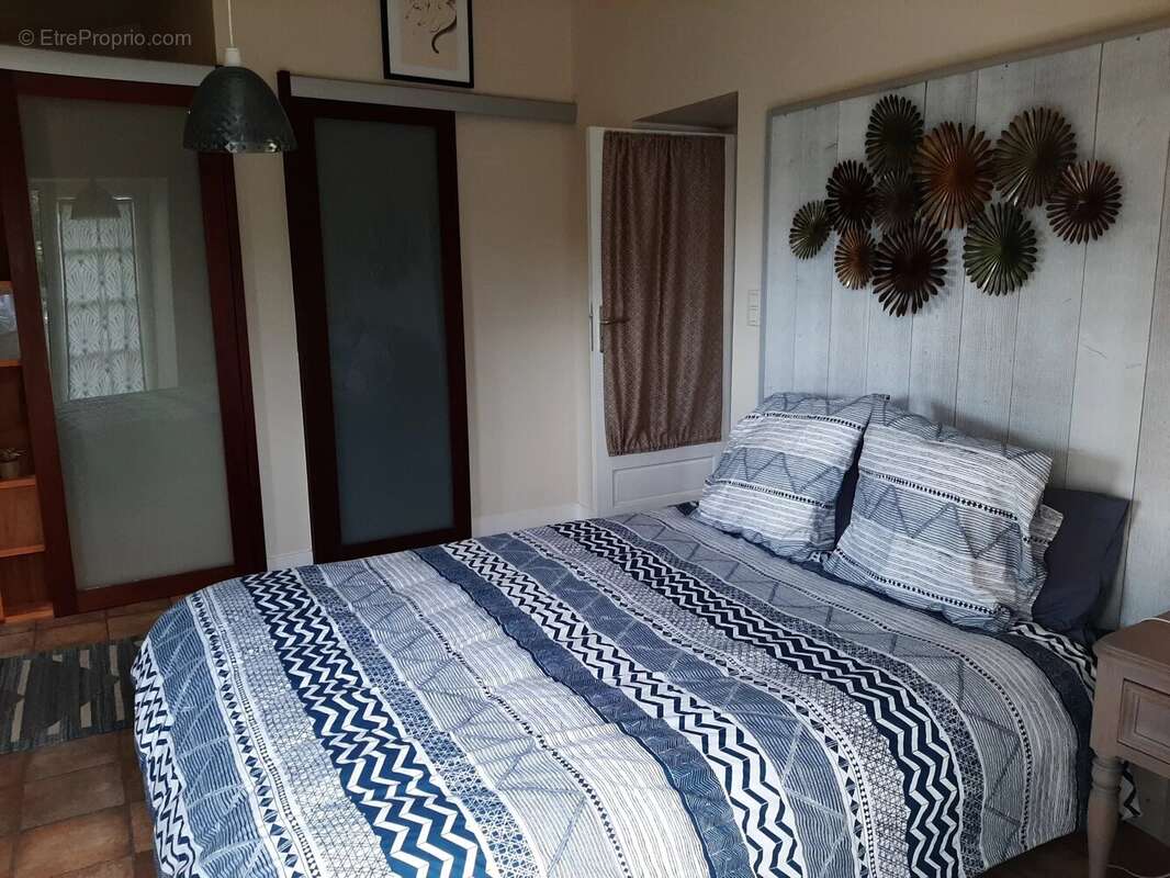 Charmante propriété de 2 chambres et 2 salles de bains à Aubeterre, avec vue exceptionnelle - photo 9
