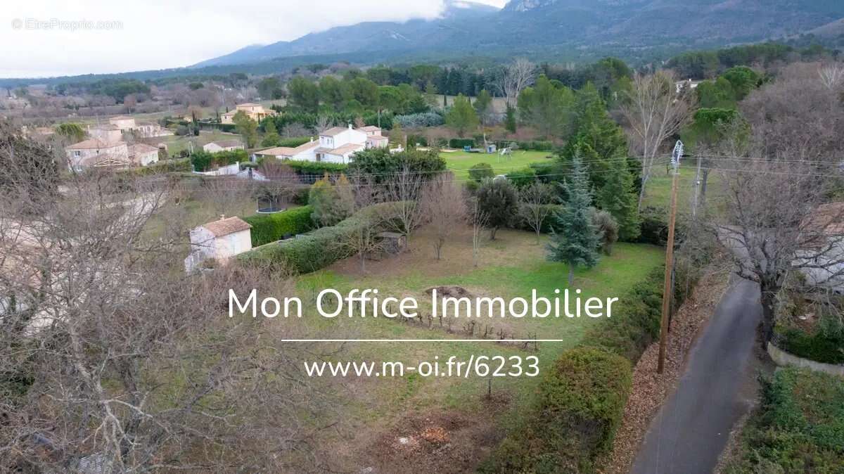 Terrain à TRETS