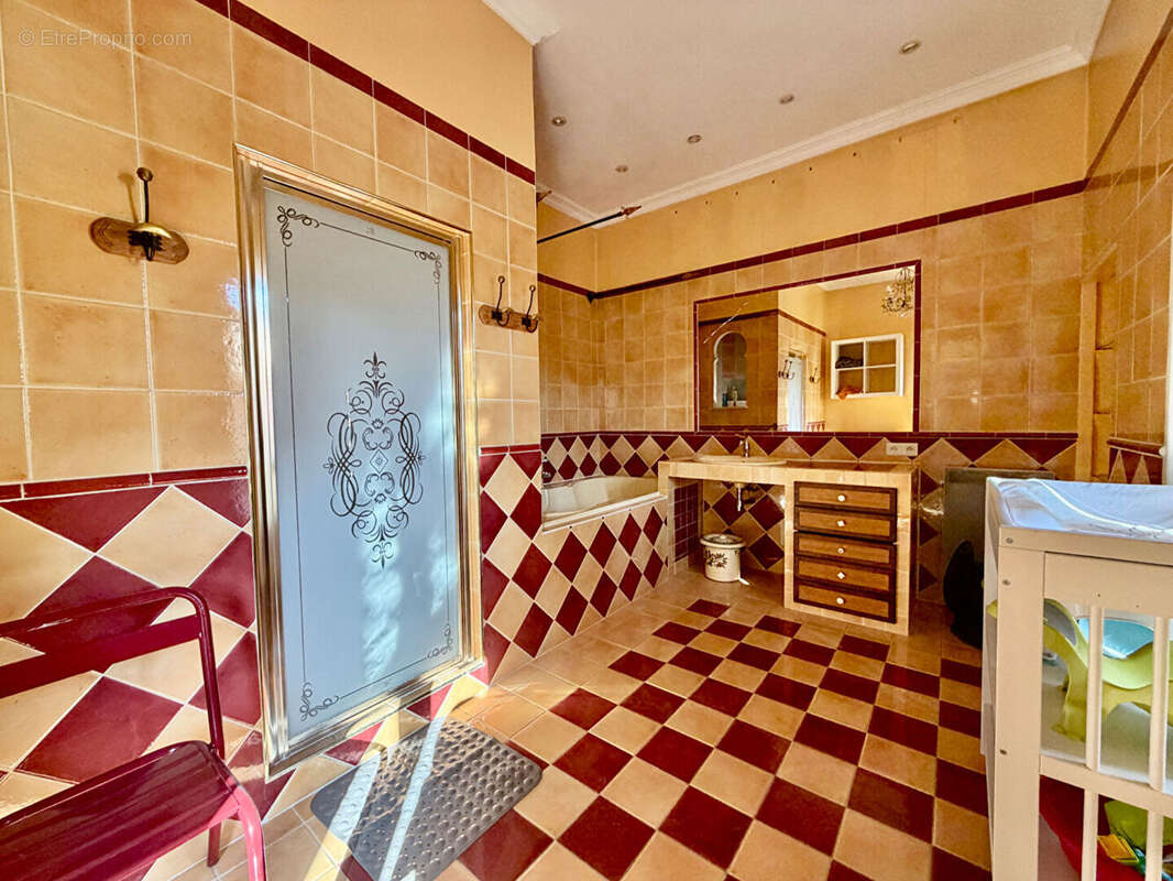 Maison à BAGNOLS-SUR-CEZE