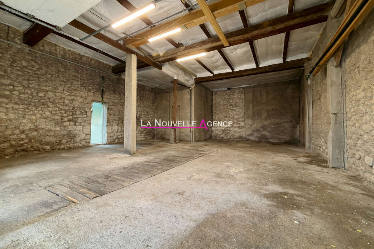 Grande maison de ville renovee avec garage et jardin - photo 15