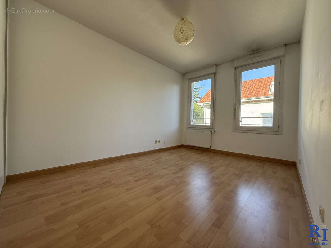 Chambre 2 - Appartement à GRENOBLE