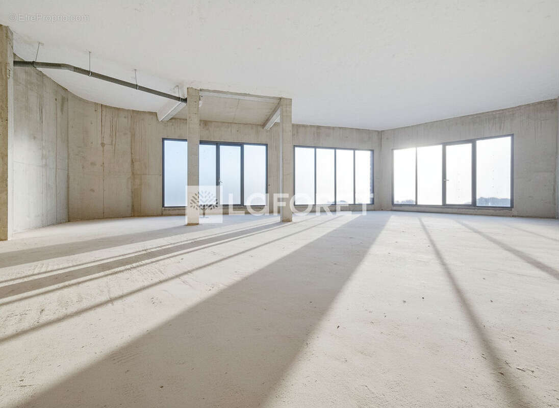 Local commercial pour restaurant 123 m² - AVRILLE - photo 2