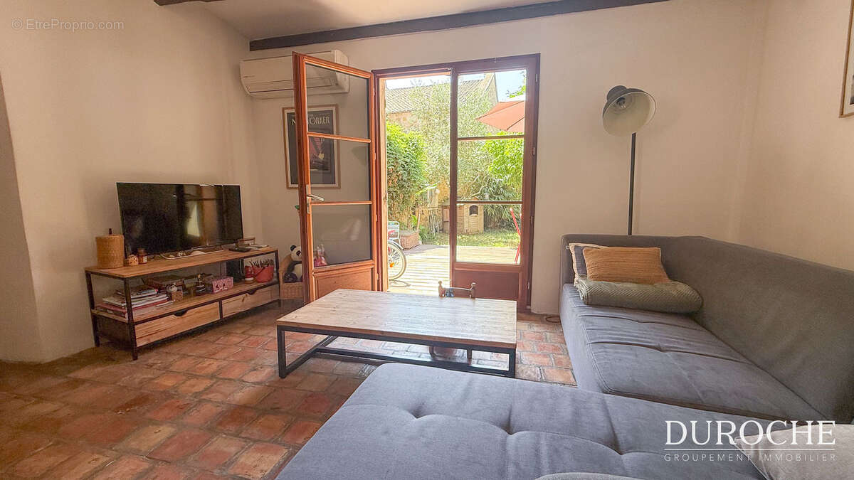 Maison à CADEROUSSE