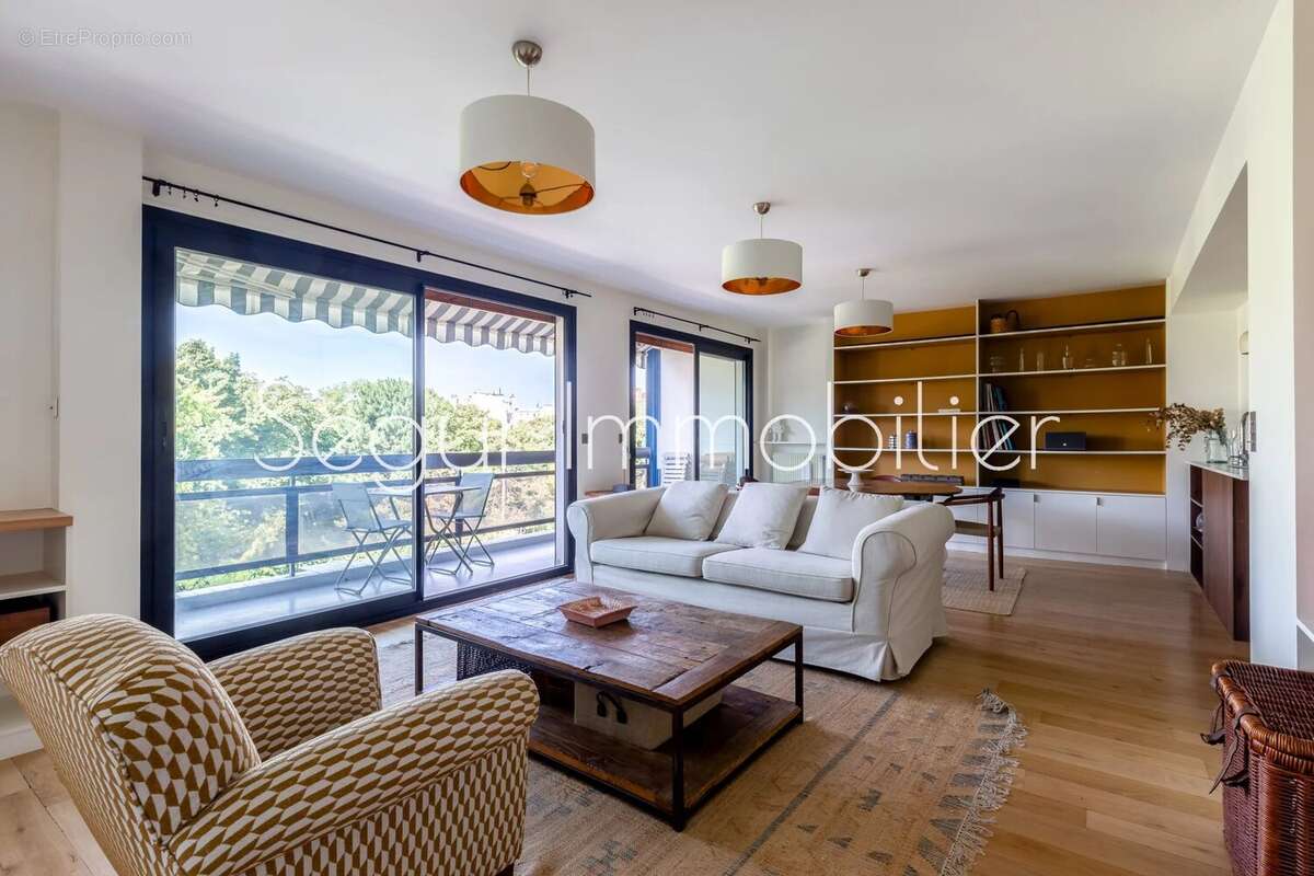 Paris XVe: Appartement 83m2 avec 2 balcons et un parking - photo 2