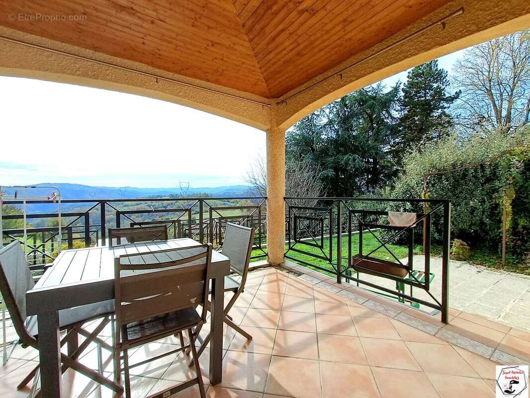 Maison à SAINT-JEAN-DE-MUZOLS