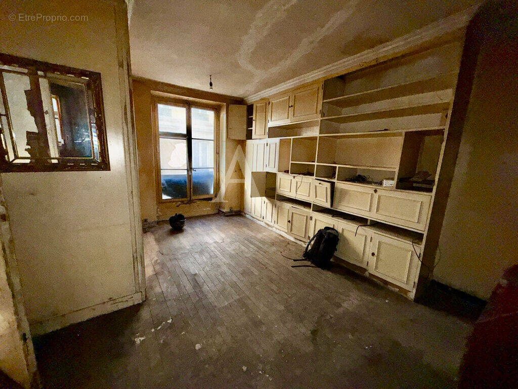 Appartement à PARIS-2E