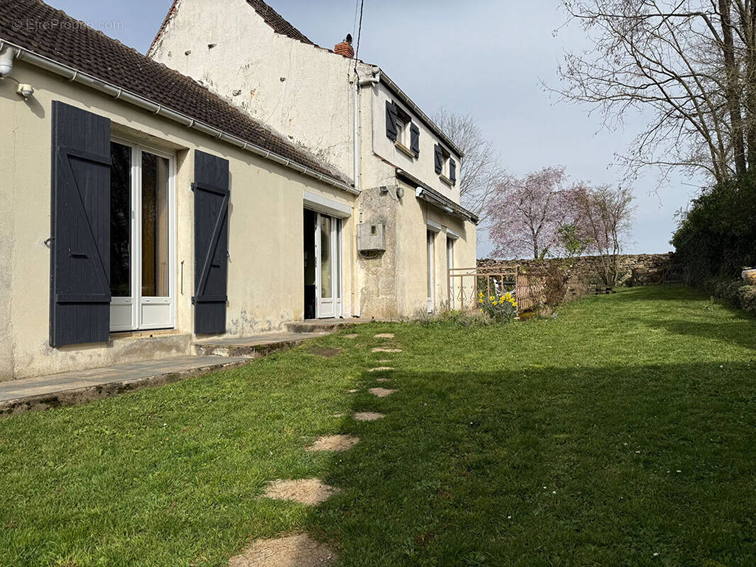 Maison à CHAMPLEMY