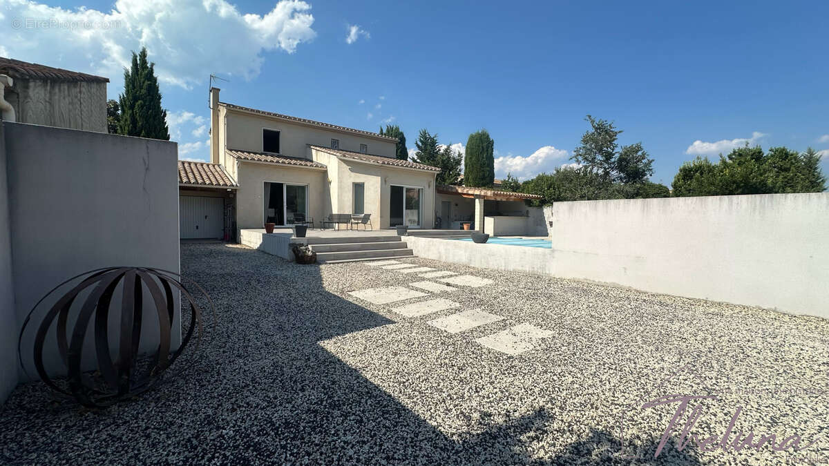 Villa R+1 avec piscine et terrain constructible à Tarascon - photo 3