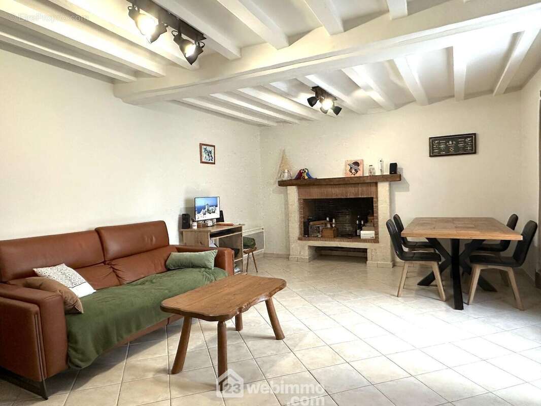 Maison 121 m² à Vernoil  - photo 2