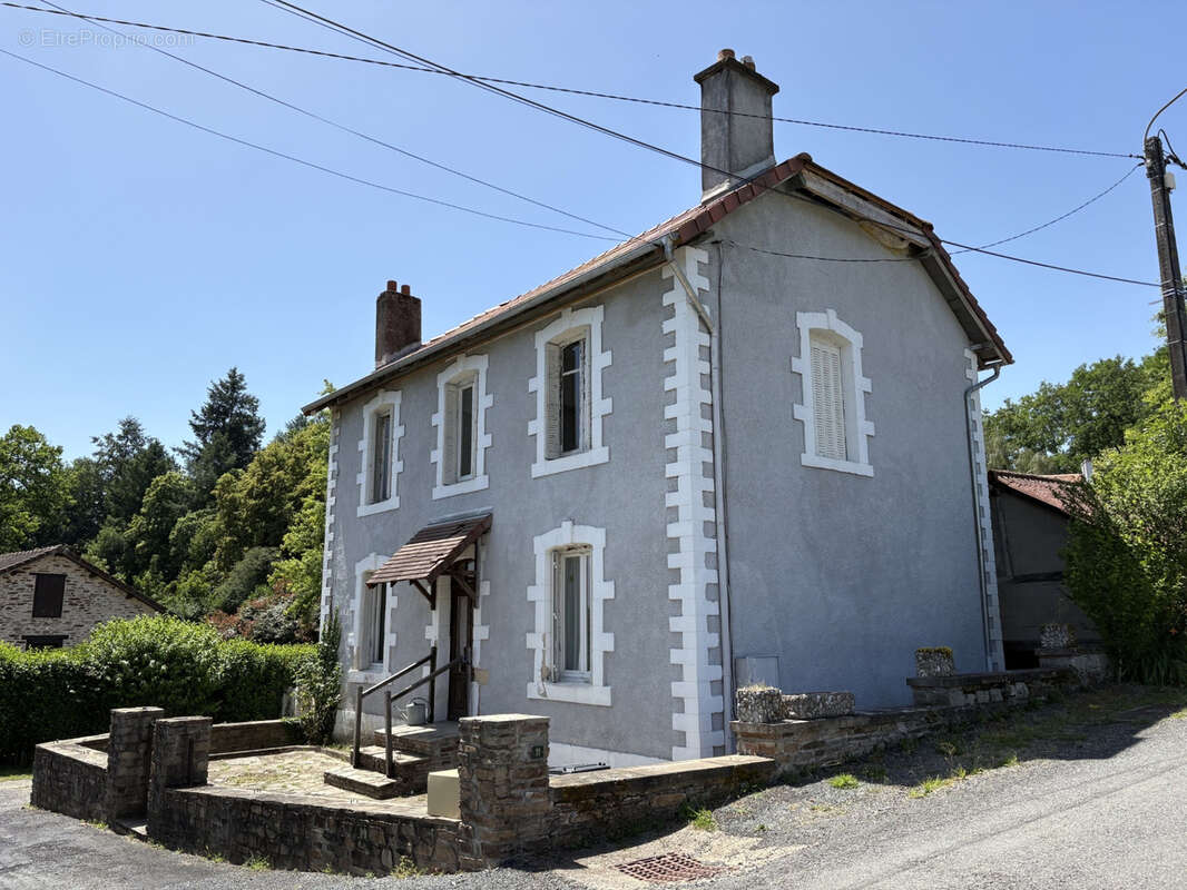 Maison à COUSSAC-BONNEVAL