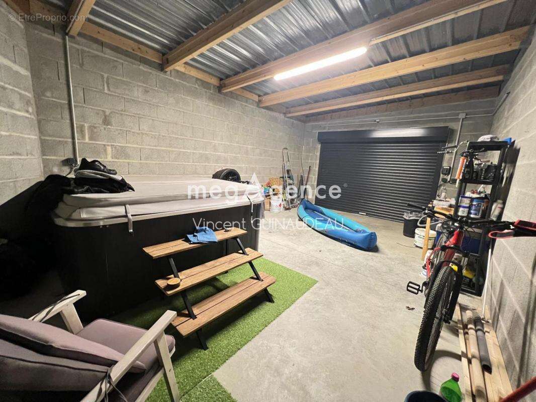 Maison à SAINT-MACAIRE-EN-MAUGES