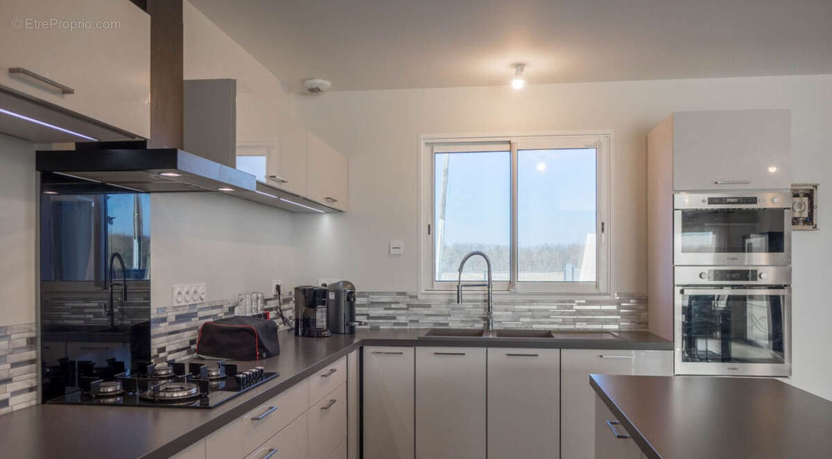 Maison à SAINT-DENIS-DE-L&#039;HOTEL