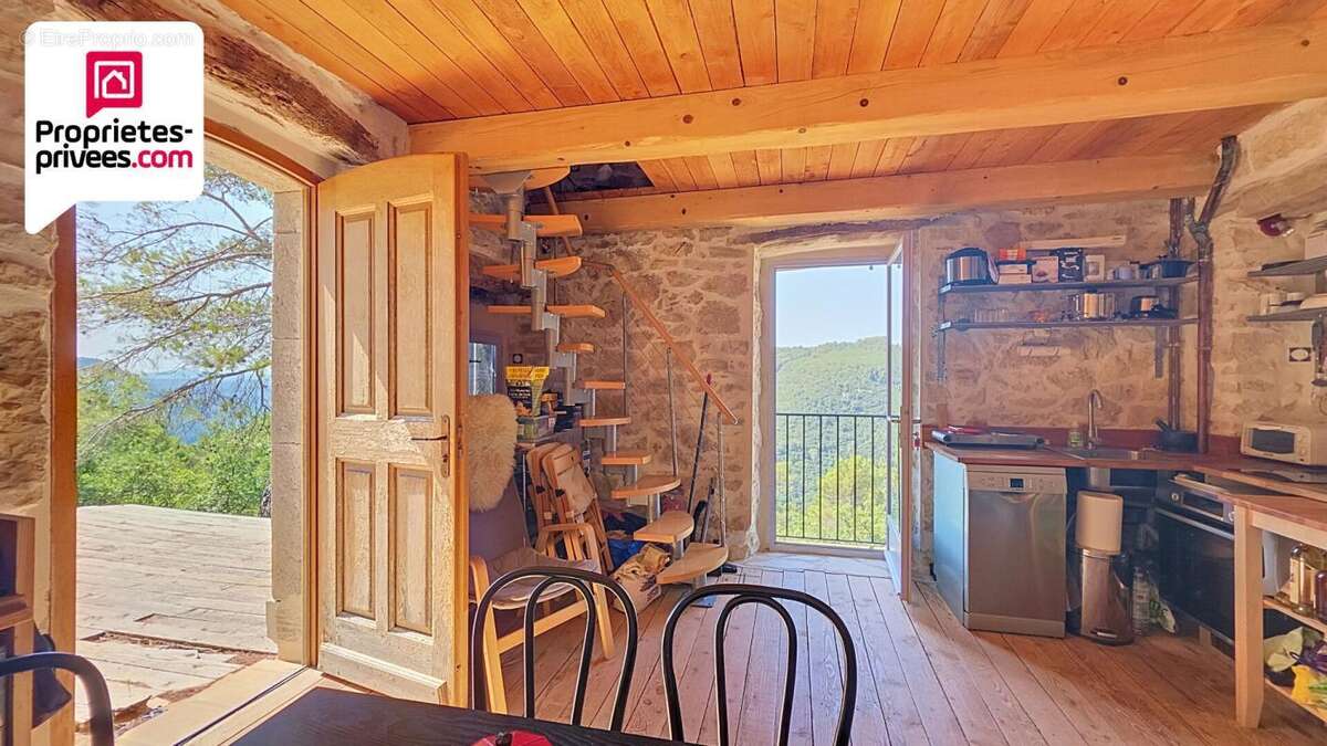 Tour en pierres amenagee avec terrain de 7 hectares et vue panoramique sur la vallee de la siagne - photo 8