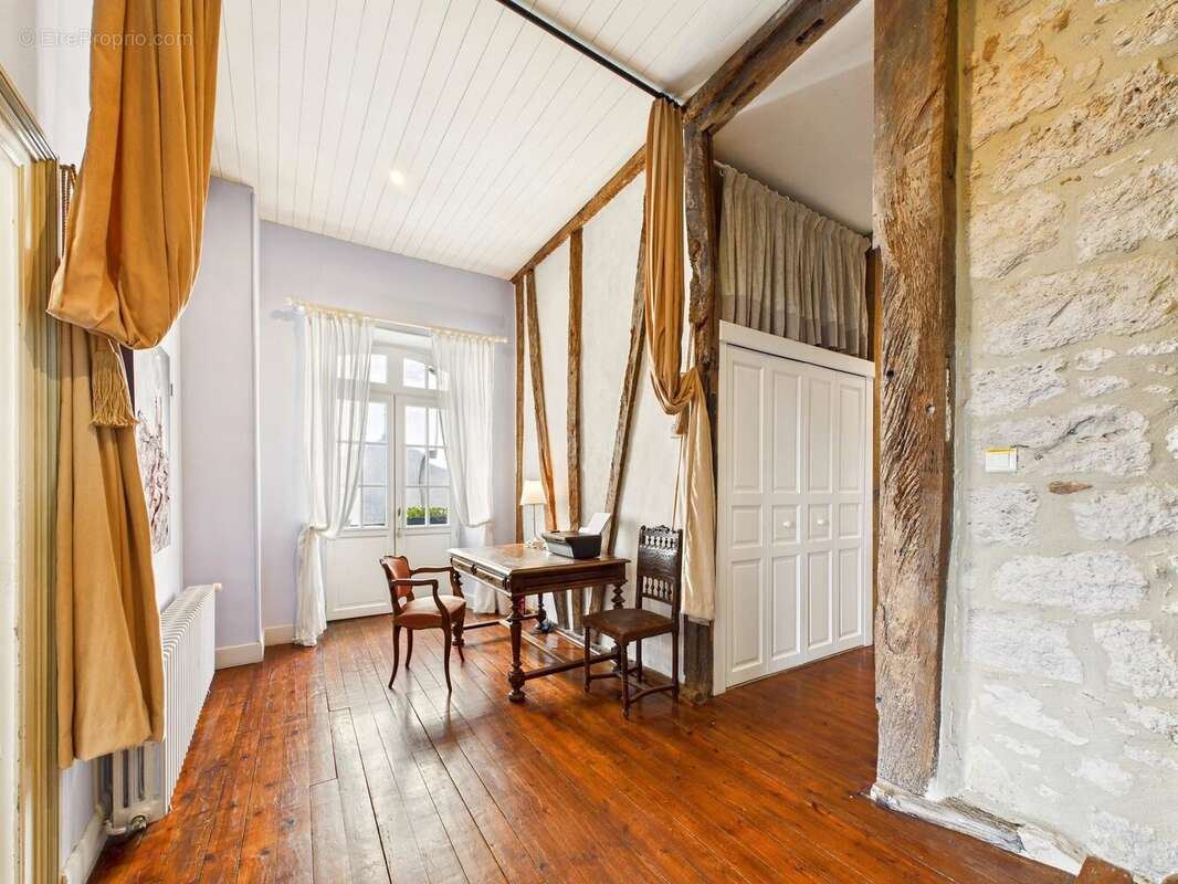 Élégante maison médiévale au cœur d’Issigeac, en Dordogne - photo 13