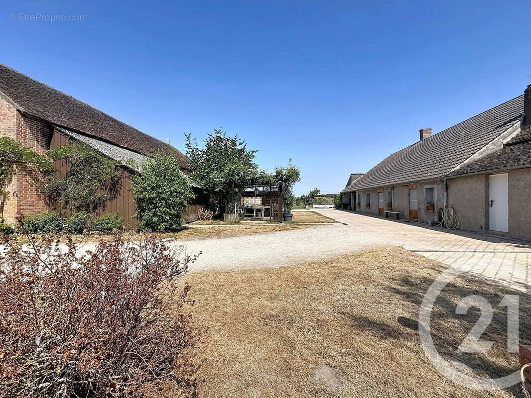 Maison 230 m² à Marcilly-En-Villette  - photo 21