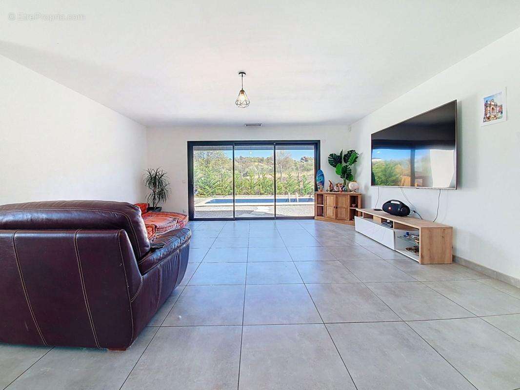 Maison à PEYRESTORTES