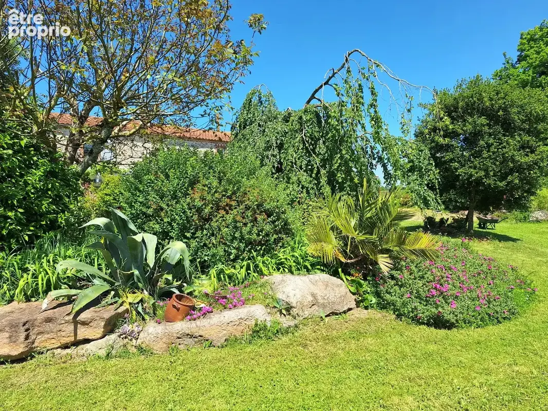 MONTBERT Maison pleine de charme sur très joli jardin - photo 11