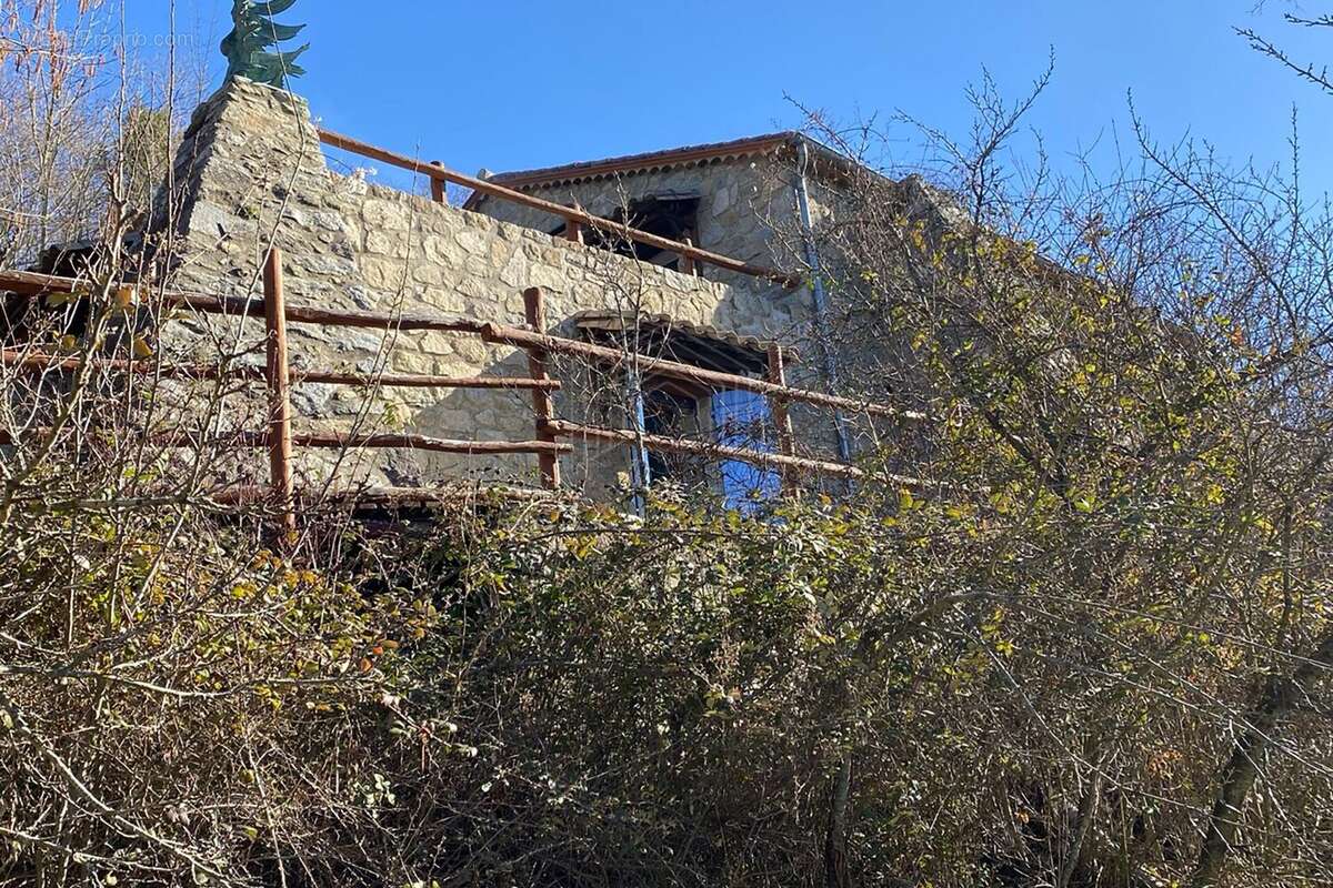 Maison à SAINT-LAURENT-DE-CERDANS