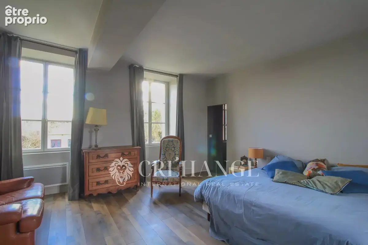 Ancienne bâtisse de 200m² entièrement rénovée avec dépendance et jardin - photo 8