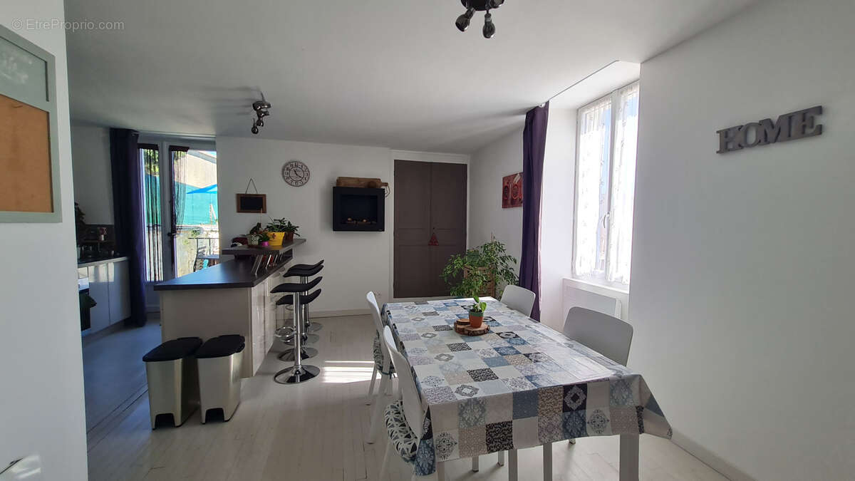 Maison à SAINT-GENIS-D&#039;HIERSAC