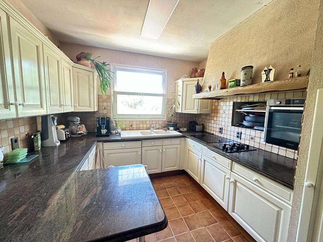 Maison à LA TOUR-D'AIGUES