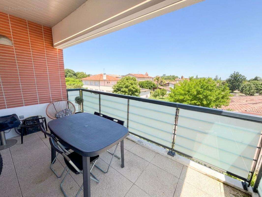 Appartement à BEAUZELLE