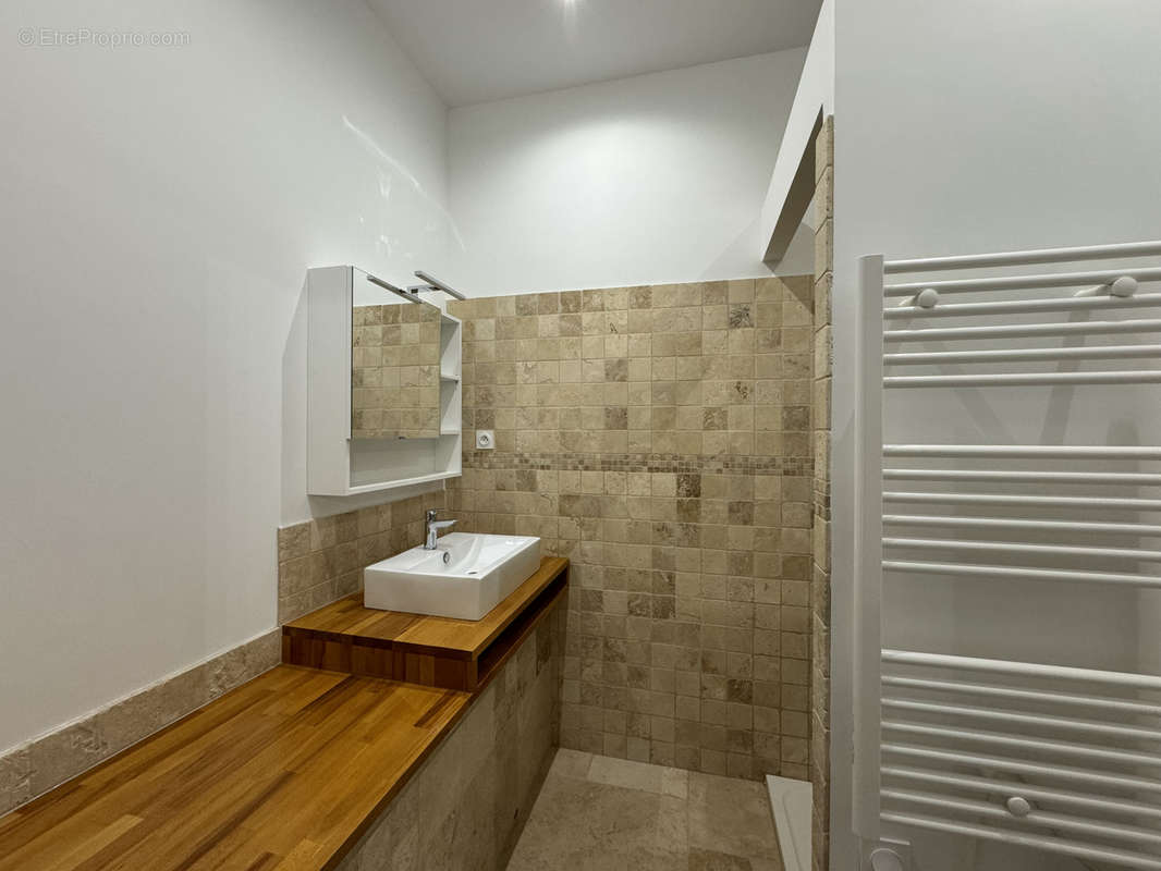 Appartement à ROQUEBRUNE-SUR-ARGENS