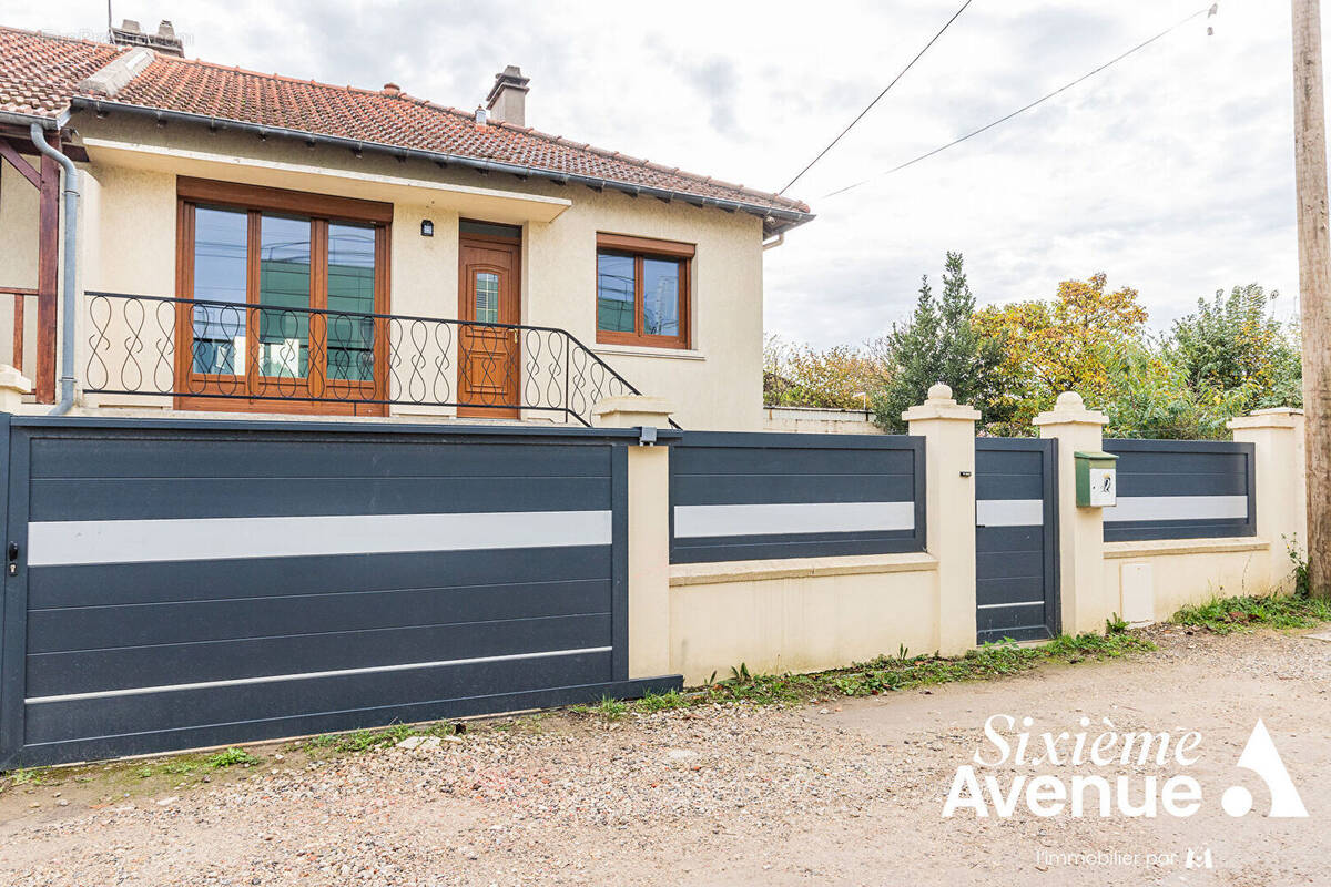 Maison à CHILLY-MAZARIN