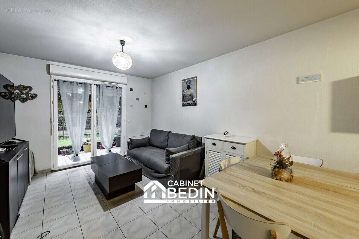 Appartement à PAREMPUYRE