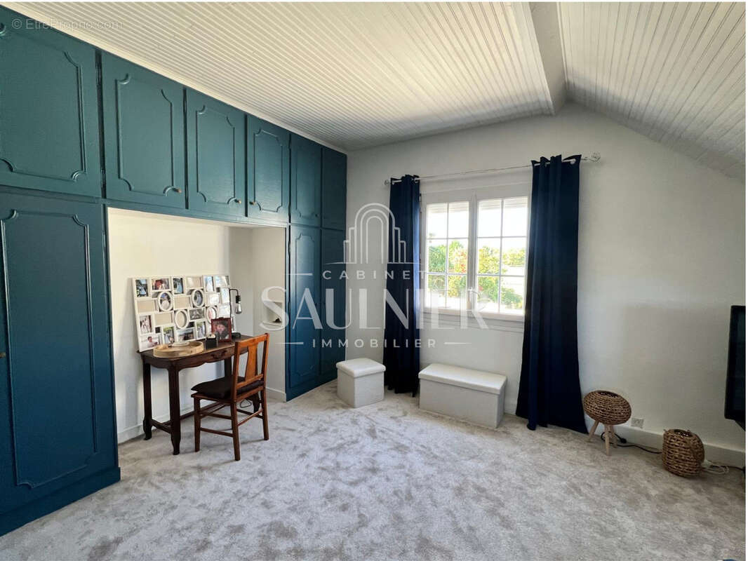 Exclusivité - Maison familiale de 126m2 avec dépendances proche du centre ville Saint-Georges-sur-Cher. - photo 12