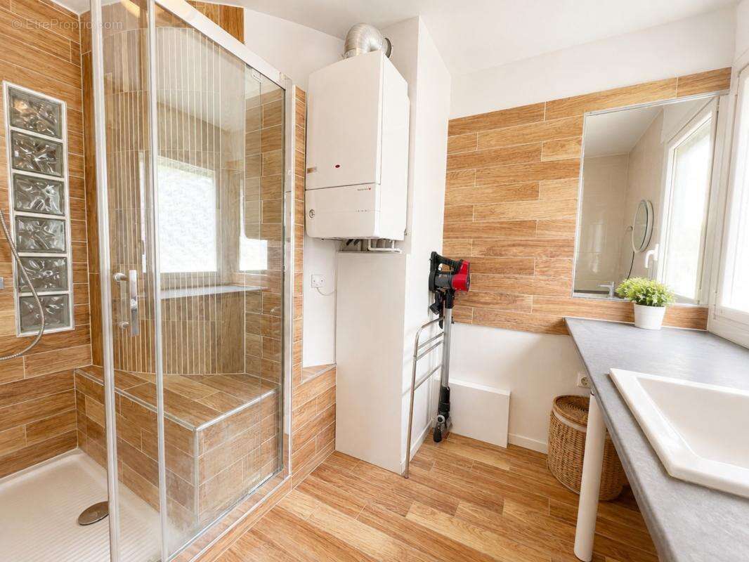 Appartement - 2 pièces - Jardin - Cave - Parking - Piscine - Tennis - Parc - Proche Parc Montcalm - Ligne 5 Tramway - photo 9