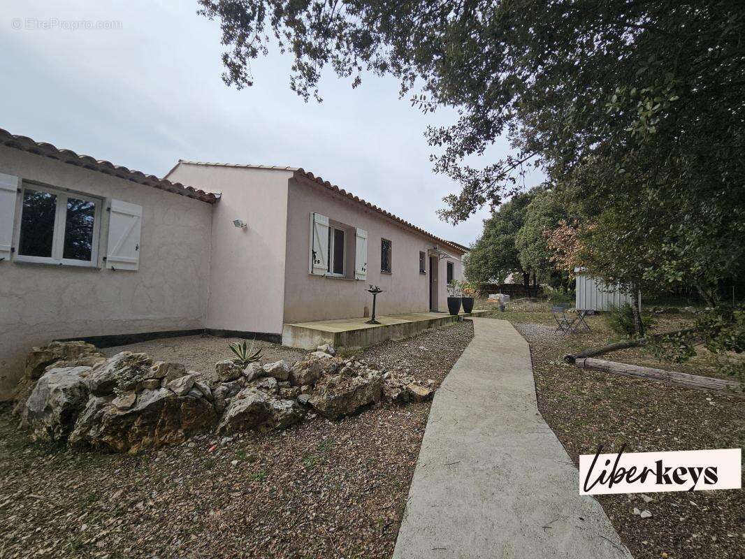 AMPUS (83) Maison de 134 m²  Garage double  sur 1200 m² de terrain plat, piscinable,  clôturé et arboré - photo 5