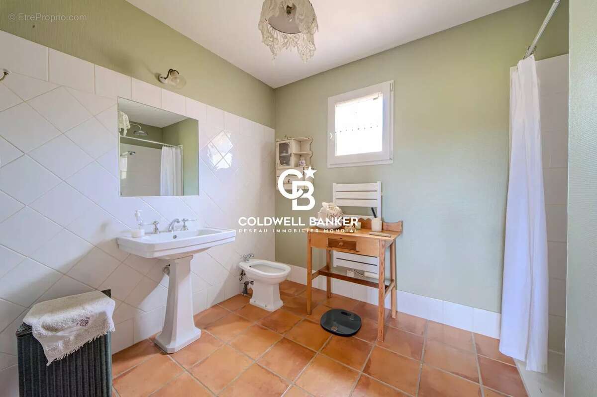 Maison à VAILHAUQUES