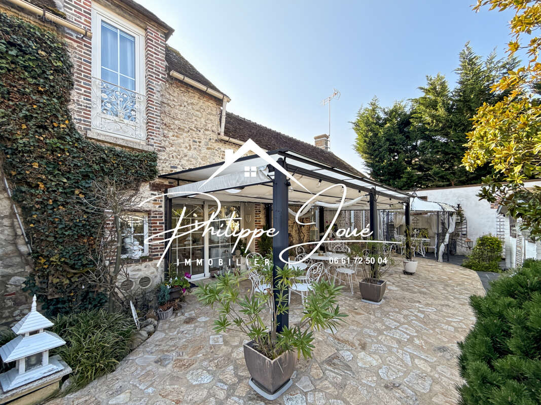 Maison à EGREVILLE