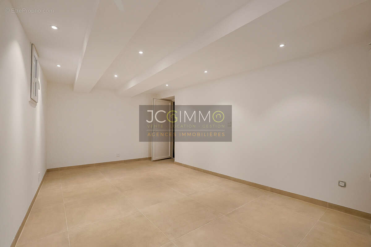 Sollies pont (centre ville) - appartement t4 renove (juillet 2026) - 88 m2 - cour exterieure privative - 24 m2 - photo 17