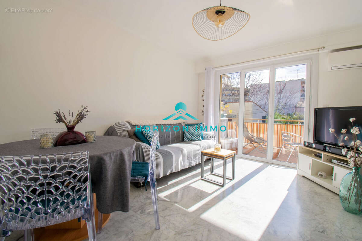 Appartement à SAINT-LAURENT-DU-VAR