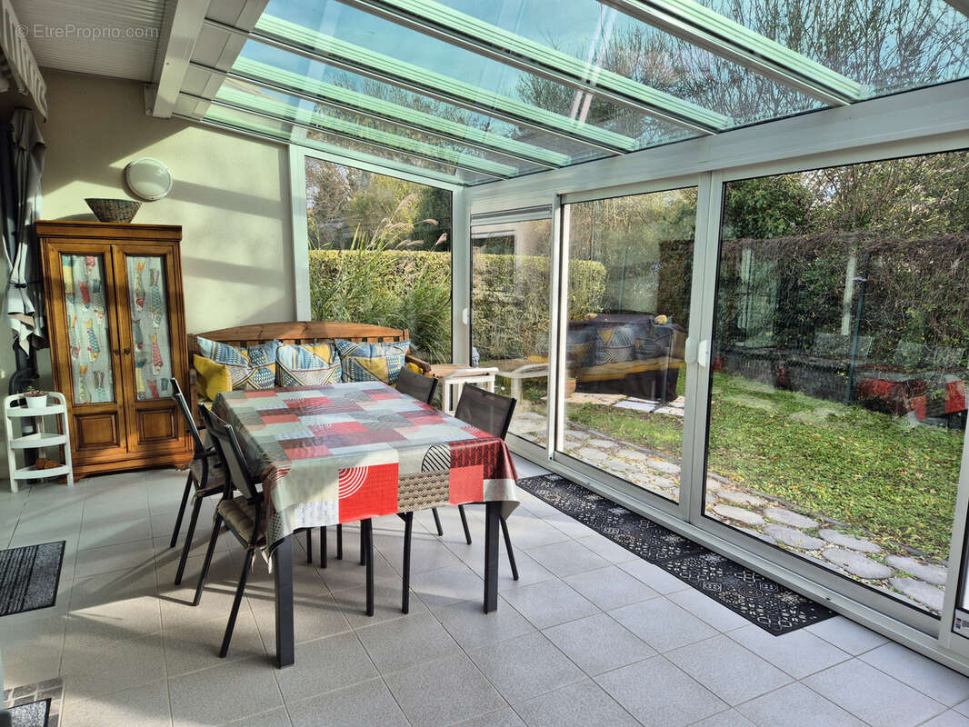 Maison à SAINT-LAURENT-DE-LA-PREE