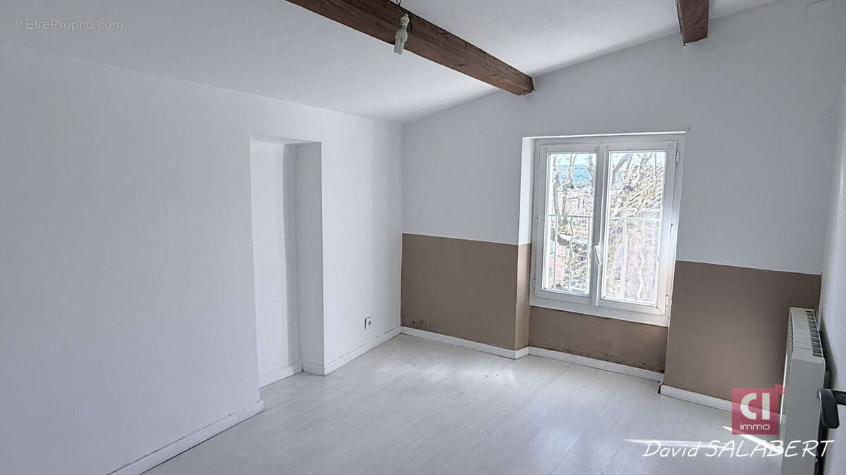 À vendre Rocbaron centre - Maison de village T4 de 59 m² sur 3 niveaux - photo 10