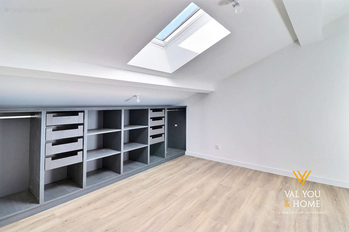 Appartement à LA TOUR-DE-SALVAGNY