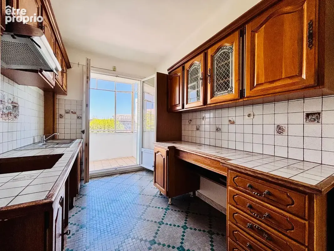 13009 marseille -type 3 square michelet 67m2 traversant / plein sud -balcon - photo 3