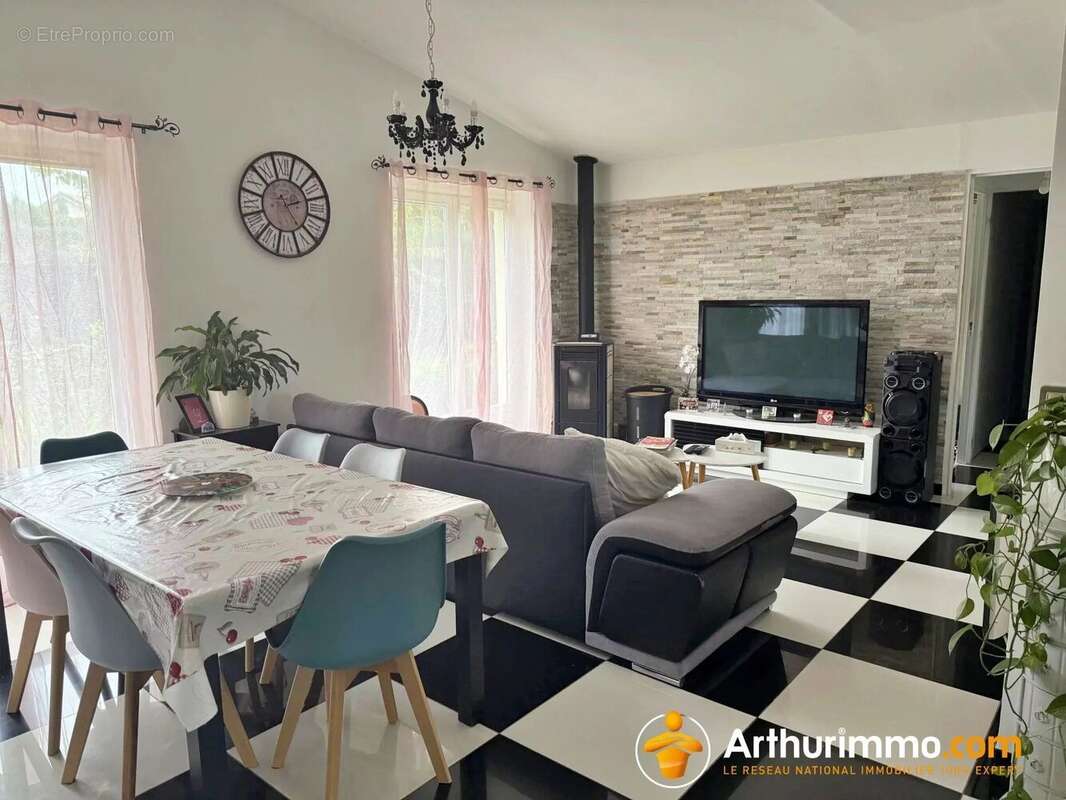 Maison à IVRY-LA-BATAILLE