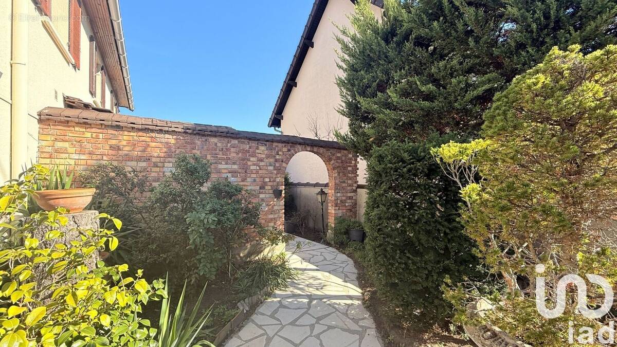 Photo 1 - Maison à SAINT-GRATIEN