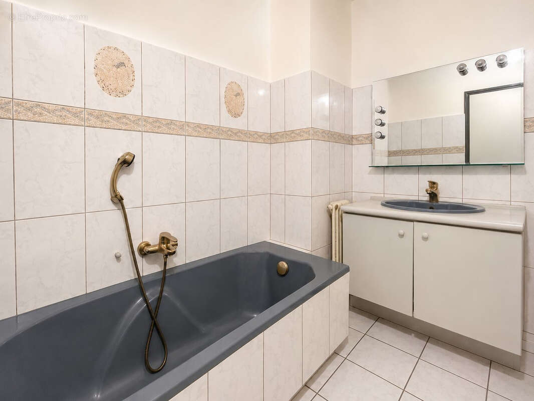 Appartement à MARSEILLE-5E