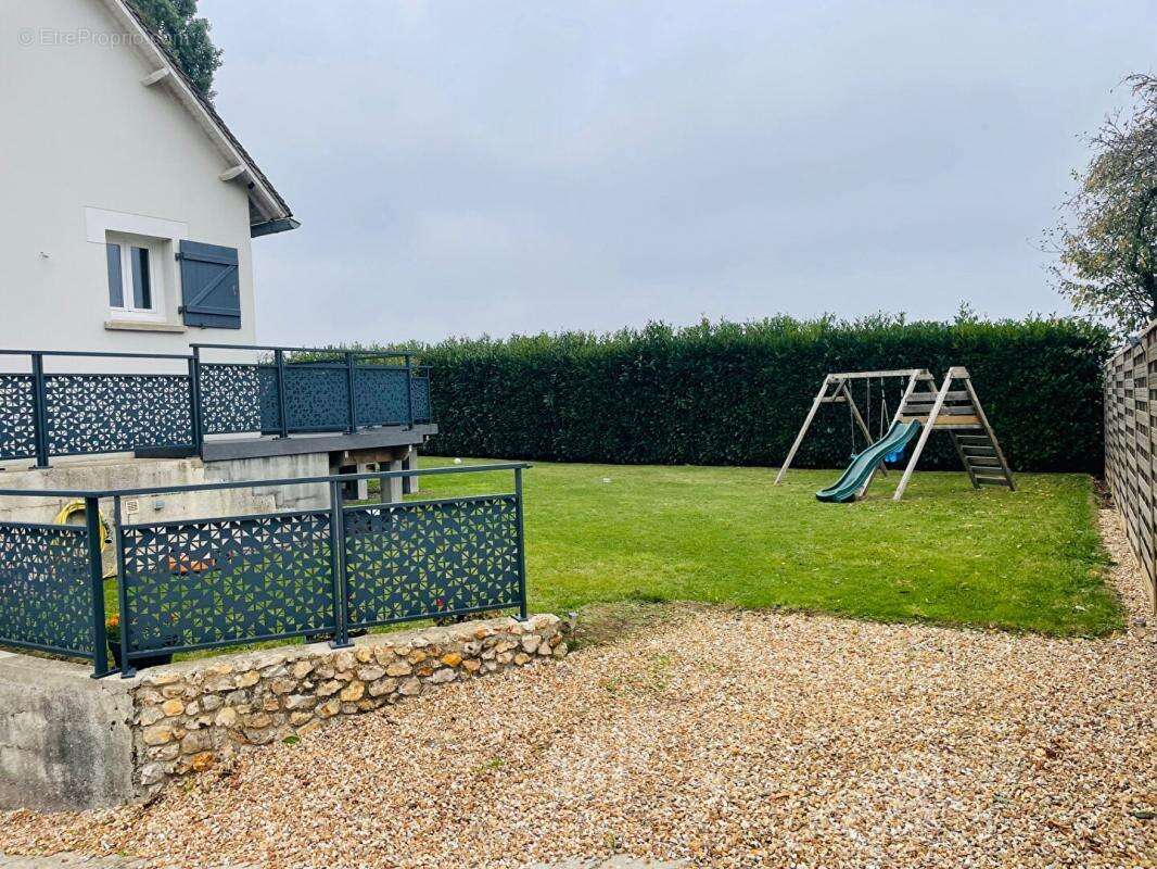 Maison à TREMBLAY-LES-VILLAGES