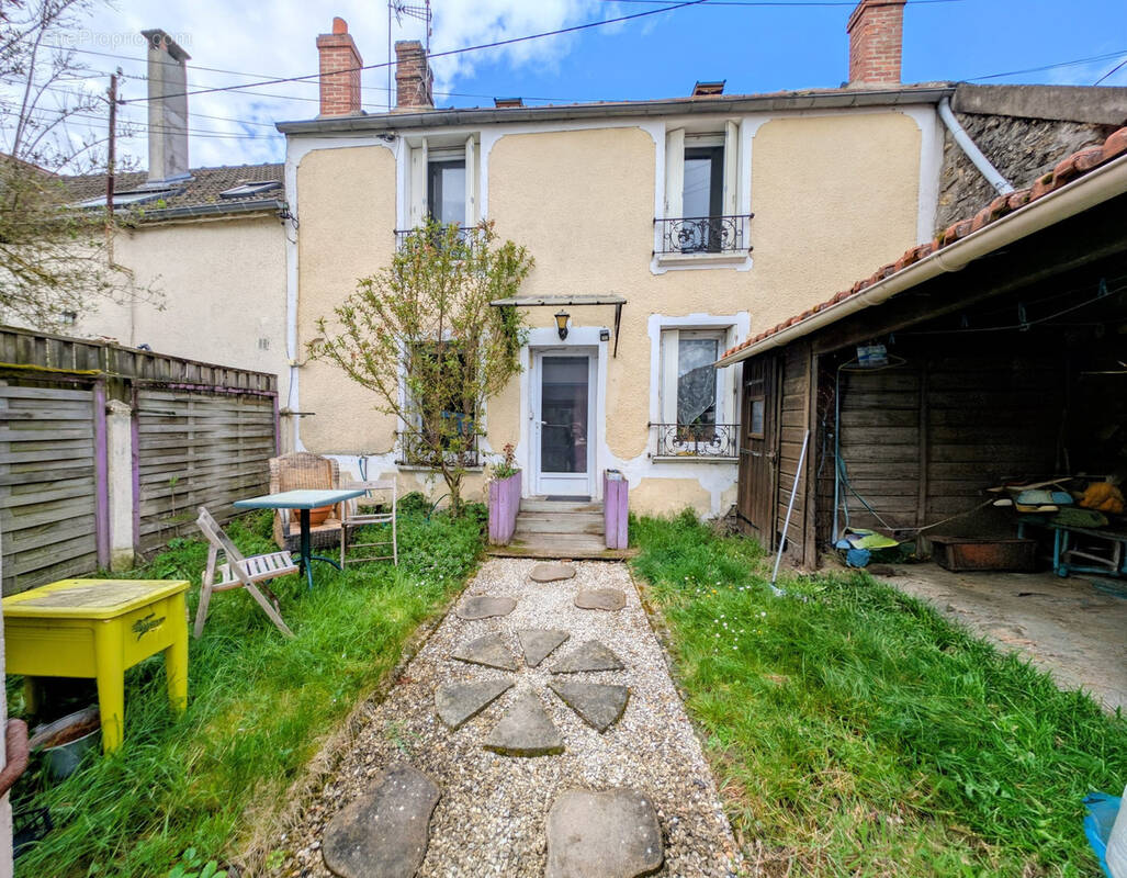 Maison à CERNY