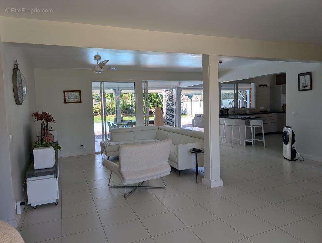 Maison à PETIT-BOURG