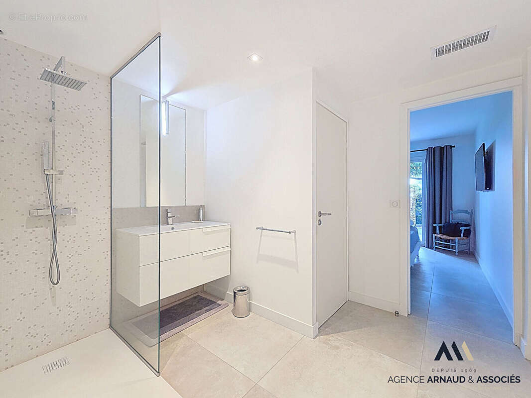 Appartement à SAINT-CYR-SUR-MER